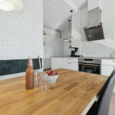 Amilia - 100m From The Sea By Interhome